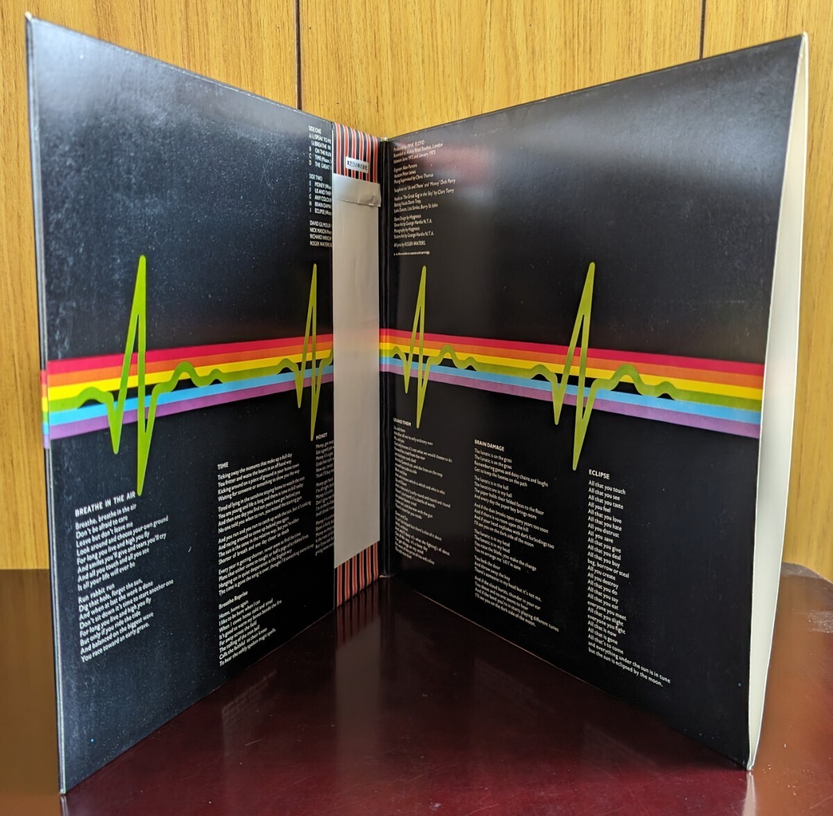 Pink Floyd ピンク フロイド / The Dark Side Of The Moon 狂気 国内盤 LP 帯・ブックレット・ポストカード・ポスター×2付 (EMS-80324)の画像3