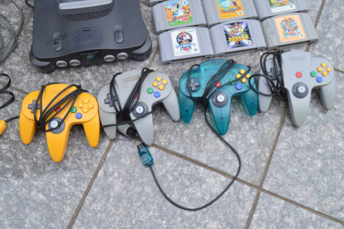 F367 現状品 動作未確認 NINTENDO 64 ニンテンドー 64 本体 コントローラー4個 ソフト12個 セット ボンバーマン64 など Cの画像3