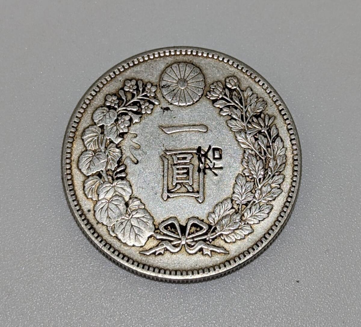 【17777】一圓 大日本 明治七年 銀貨 直径約38.5㎜ 重量約26.4ｇ 日本 古銭 円 通貨 SILVER シルバー コイン_画像1