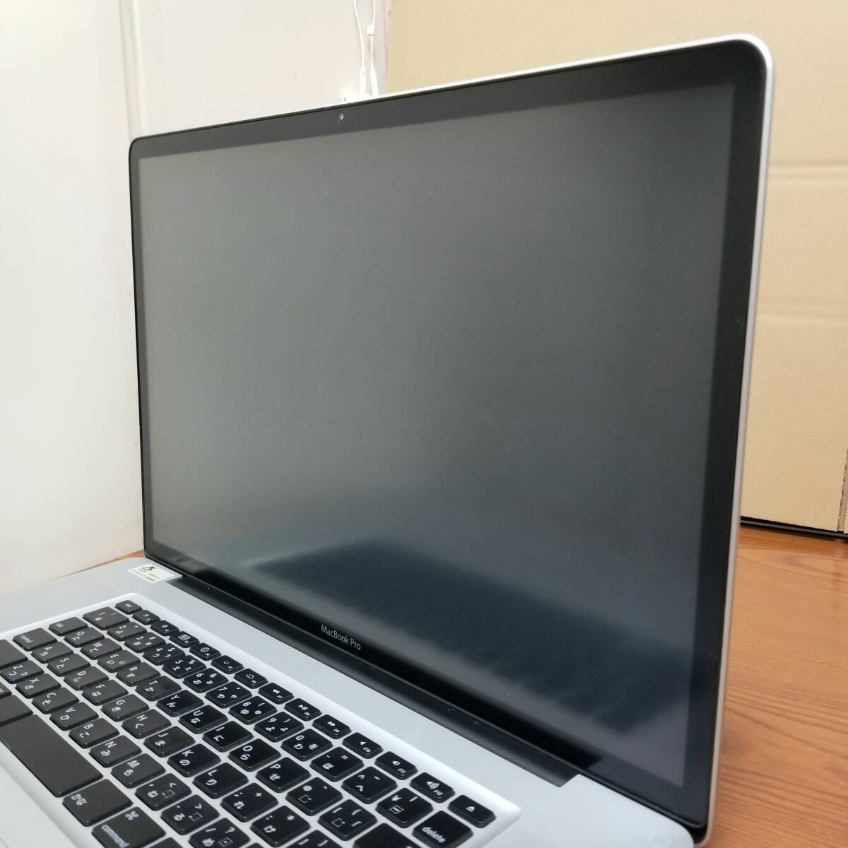 美品ですがジャンク Macbook Pro 17インチ A1297 の画像7