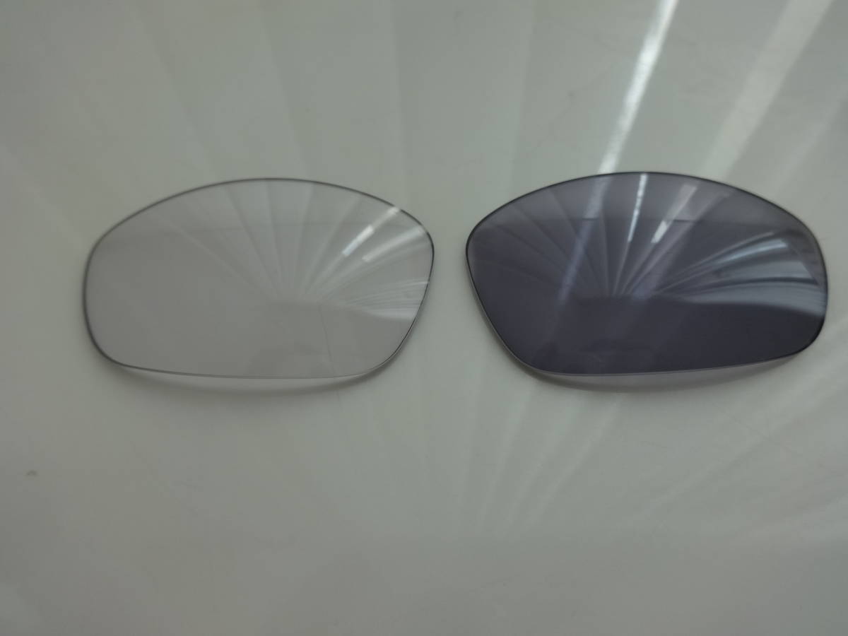 ２SETのみ入荷！★オークリー ストレートジャケット2007用 カスタム 調光レンズ Grey Photochromic 新品 OAKLEY Straight Jacket _右側が太陽光に30秒あてたレンズです。