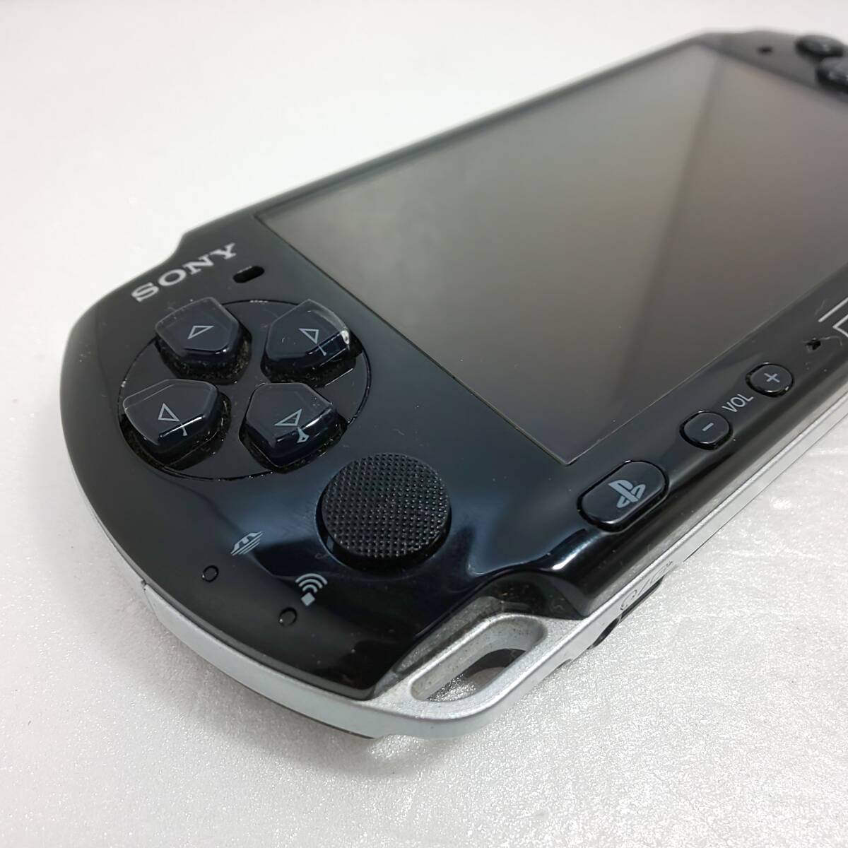◎ソニー◎SONY PlayStation Portable PSP-3000(本体) ブラック 初期化済 / ゲームソフト(Winning Eleven 2012) 即発送_画像3