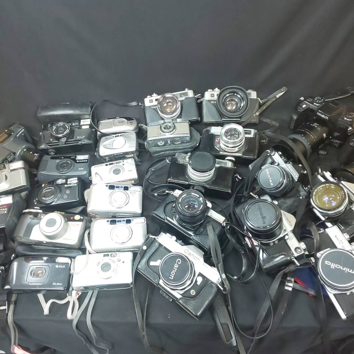 ◎在庫一掃セール◎フィルムカメラまとめて３０台 Canon PENTAX MINOLTA Petri FUJI YASHICA RICOH OLYMPUS KONICA 中古現状 即発送の画像1
