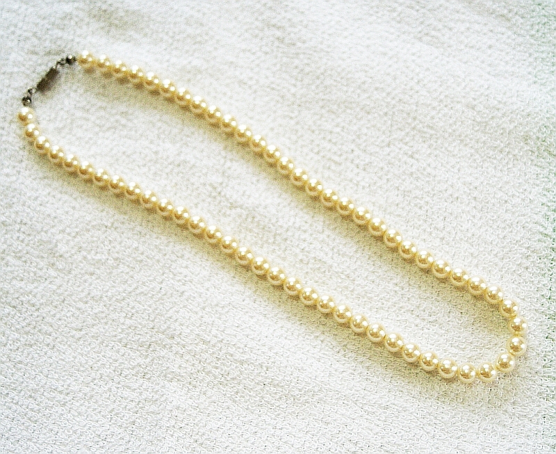 Pea004　本真珠ネックレス 珠径７㎜ 61個 半折り全長220㎜／中古_画像1