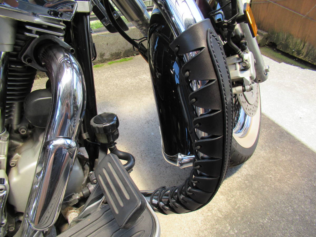 栃木レザー製　サドルレザー　ブラック（黒糸）　エンジンガードカバー（左右セット）　ハーレー　アメリカン　バイク_画像1