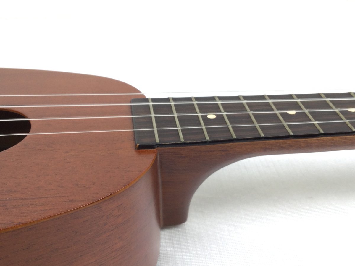 1204【ジャンク】 FAMOUS フェイマス ウクレレ ukulele FP-2 ソプラノサイズ 全長約54cm パイナップル 弦楽器 ハードケース付の画像5