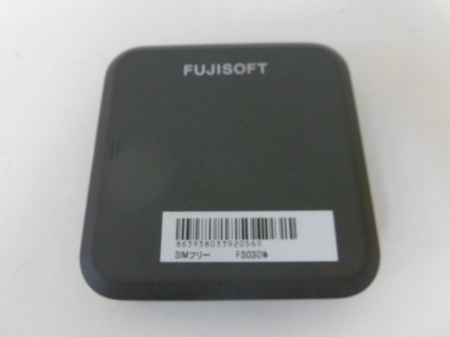  FUJISOFT 富士ソフト FS030W モバイル Wi-Fi ルーター 通電確認 ジャンク扱い 激安1円スタートの画像4