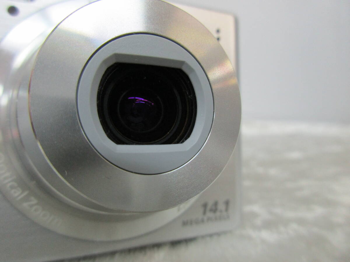 T4-11　SONY(ソニー)　デジタルカメラ 【DSC-W610】 Cyber-Shot Sony Lens 4x Optical Zoom 2.8-5.9/4.7-18.8 充電器/箱付き_画像2