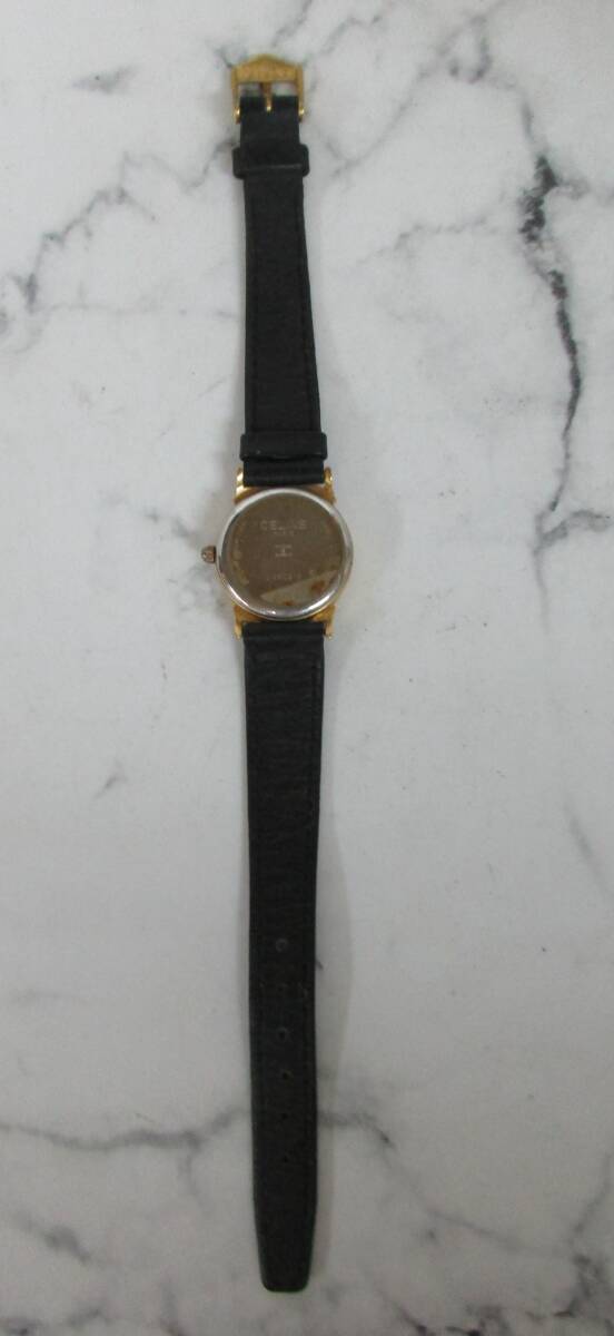 T4-43　CELINE (セリーヌ)　腕時計 【D 2903-3】 PARIS　クォーツ　レディース　シェル文字盤_画像8