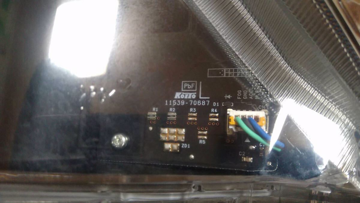 プリウス ZVW50系 左 フォグランプ　フォグライト LED KOITO 81220-47030_画像2