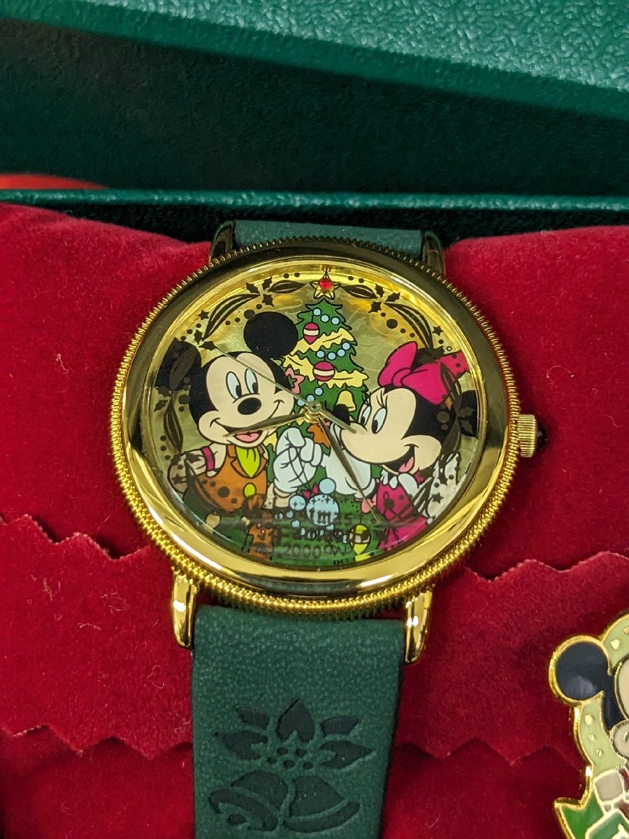 未使用 DISNEYLAND 2000限定ウォッチ CHRISTMAS FANTASY ミッキー&ミニー 腕時計 TDL バッジ付きの画像2