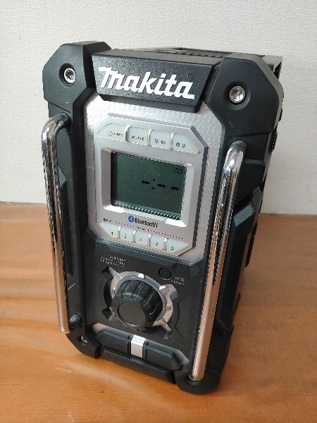 マキタ Bluetooth搭載 充電式ラジオ MR108B バッテリ・充電器別売 [カラー:黒] ACアダプタ付 動作確認済み美品ですの画像1