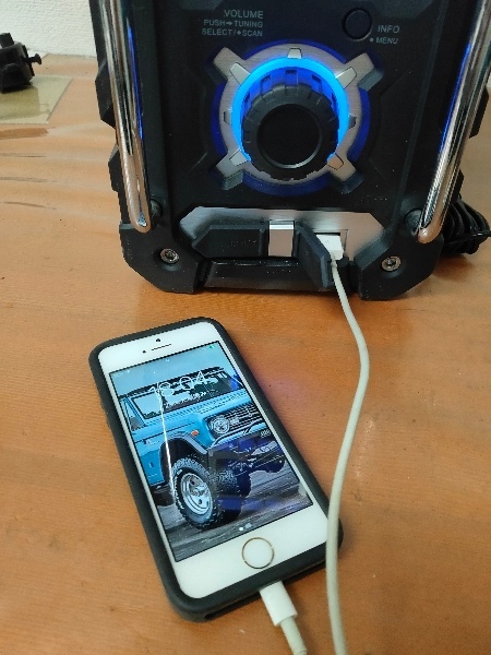マキタ Bluetooth搭載 充電式ラジオ MR108B バッテリ・充電器別売 [カラー:黒] ACアダプタ付 動作確認済み美品ですの画像3