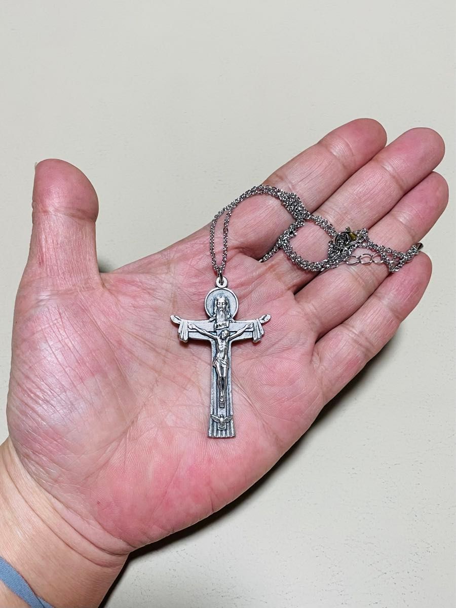 十字架　ネックレス　●イタリア製　●三位一体像　●キリスト十字架像ネックレス