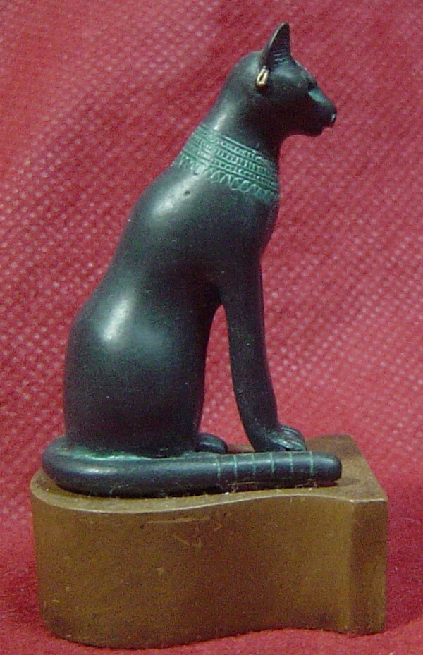 20B44-20　古代エジプト女神　座るバステト神　ファラオ コレクション　猫神