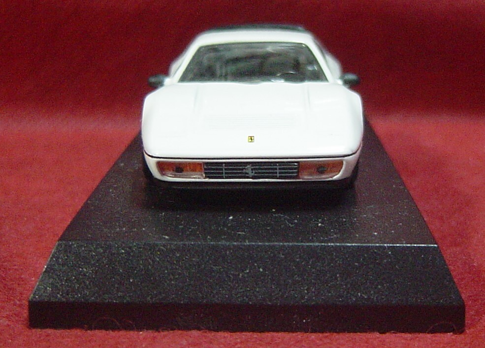 20B23-28 京商 1/64 フェラーリ 328GTB 白の画像3