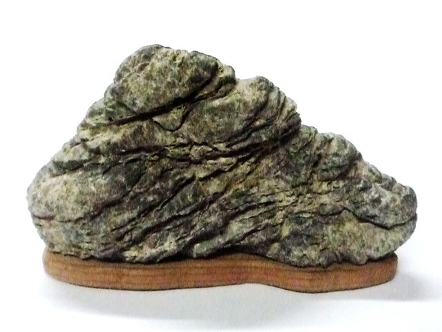 伊勢市高麗広の五十鈴川渓流産、圧砕気味のジャグレに富む「准白鎧石の小形の遠山石」の画像1