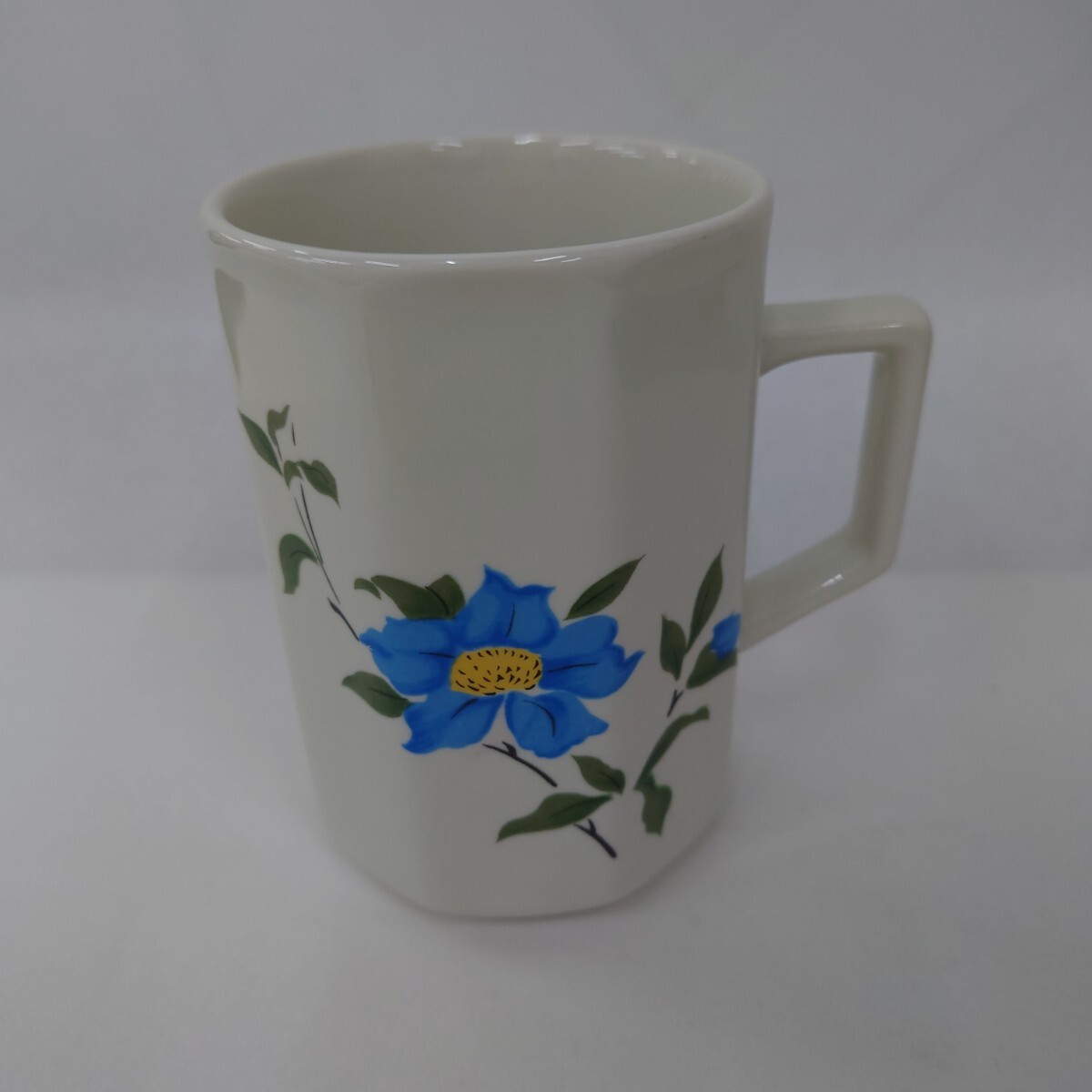 送料無料 昭和レトロ 花柄 マグカップ 陶器製 ペン立て 花瓶 青いお花のマグカップ_画像1