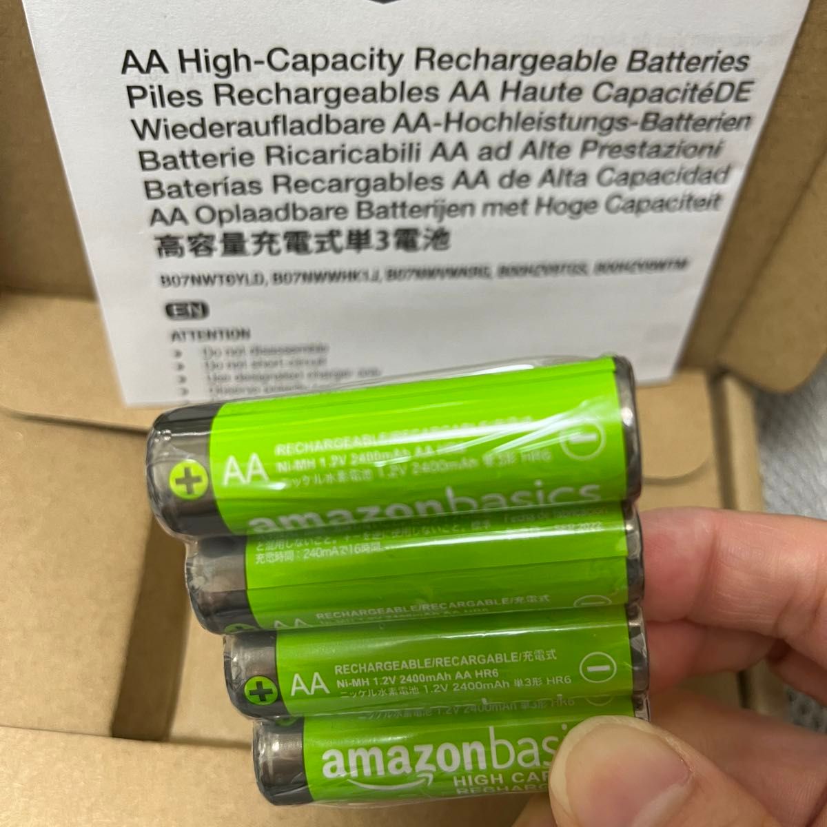 【新品】Amazonベーシック 充電池 充電式ニッケル水素電池 単3形4個セット 最小容量2400mAh 約400回使用可能