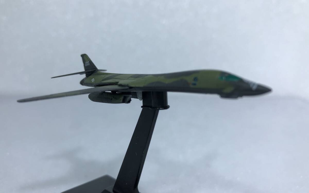 ■完成品 1/700 ロックウェル Ｂ－１Ｂ ランサー 二色迷彩 ♯05 世界の翼 ジャンクの画像4