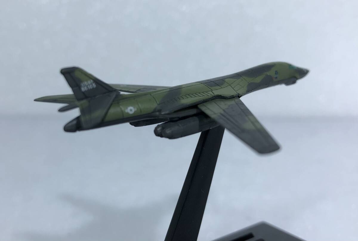 ■完成品 1/700 ロックウェル Ｂ－１Ｂ ランサー 二色迷彩 ♯05 世界の翼 ジャンクの画像6