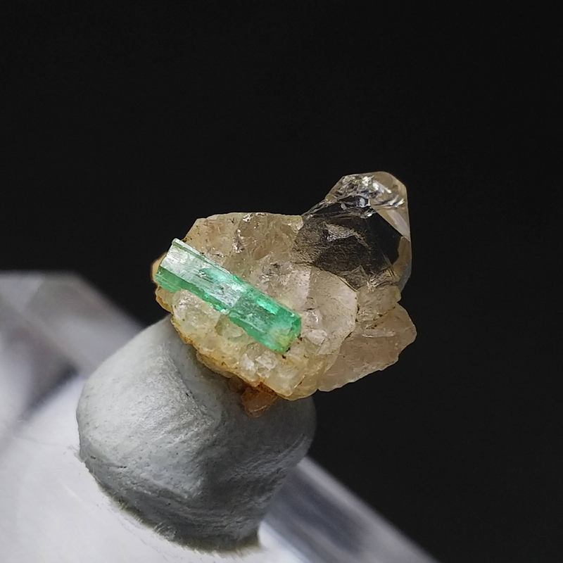 ミニチュア エメラルド on クォーツ 緑柱石 水晶 結晶 原石 標本 アフガニスタン産 約3.90ct 10の画像5
