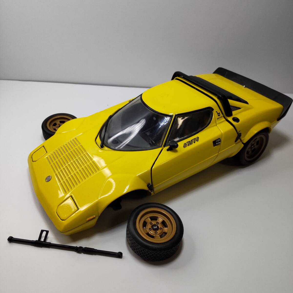 京商 1／18 ランチア ストラトス HF LANCIA STRATOS HF (yellow)の画像1