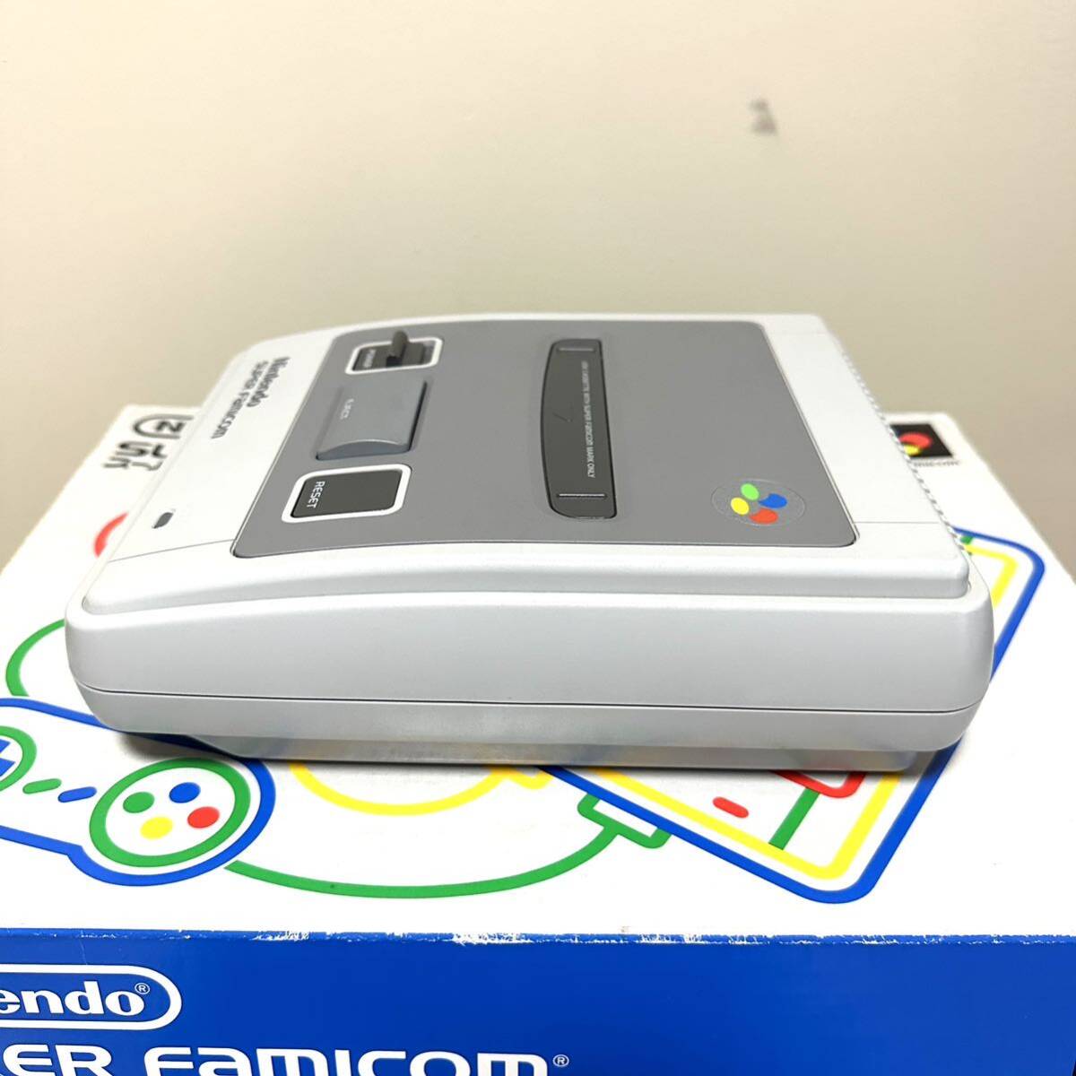 任天堂 1chip01 スーパーファミコン 本体コントローラー シリアルNo.一致 取説チラシ 中フタあり モノラル、S端子ケーブル、アダプター付きの画像8