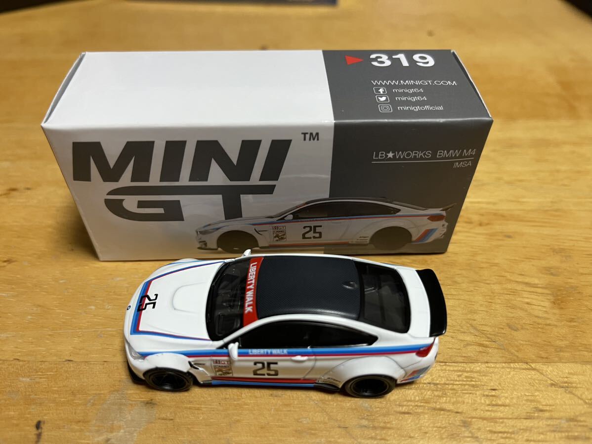 MINI GT リバティーウォーク BMW M4 LHD IMSAの画像1