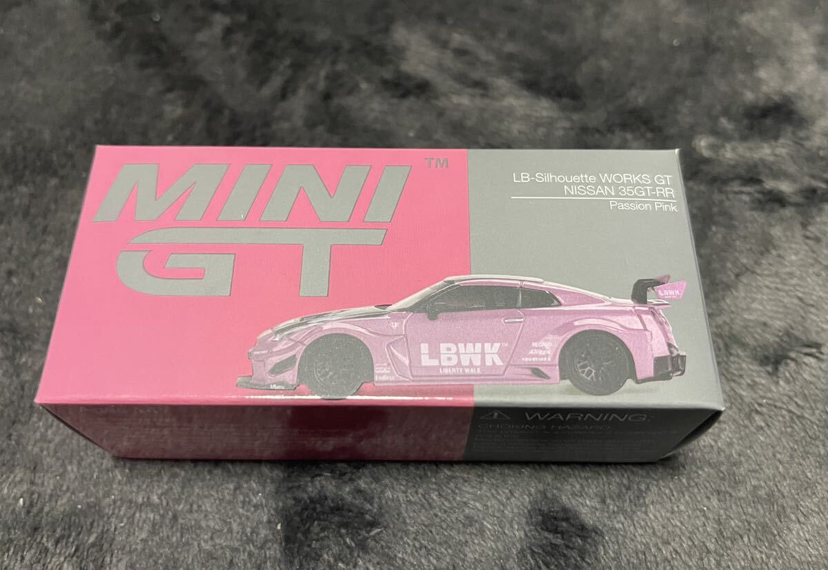 MINI GT リバティーウォーク R35 Passion Pink RHDの画像2