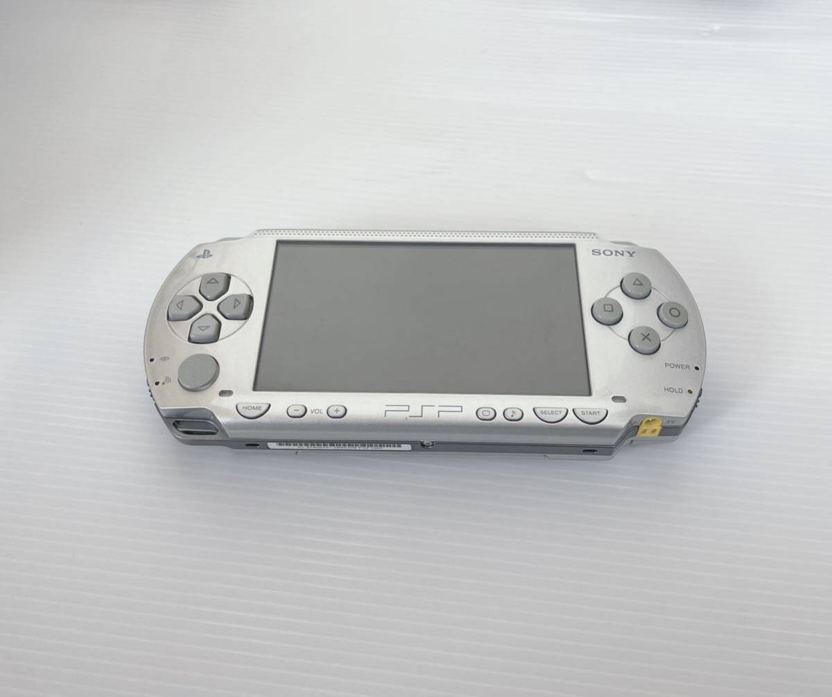 簡易動作確認済み SONY ソニー PlayStationプレイステーション プレイステーションポータブル ポータブルゲーム機 PSP 1000 シルバーの画像1