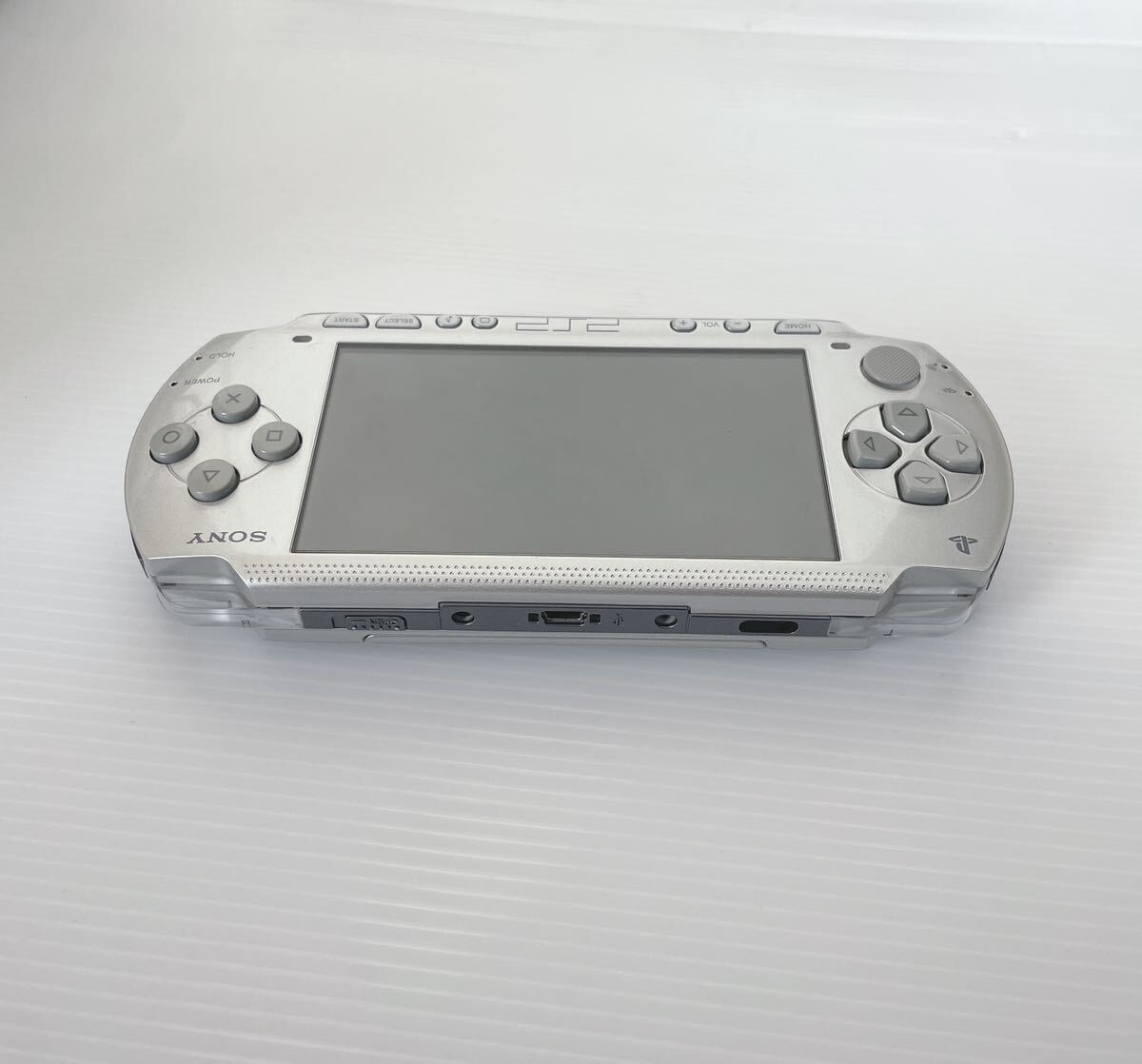 簡易動作確認済み SONY ソニー PlayStationプレイステーション プレイステーションポータブル ポータブルゲーム機 PSP 1000 シルバーの画像3