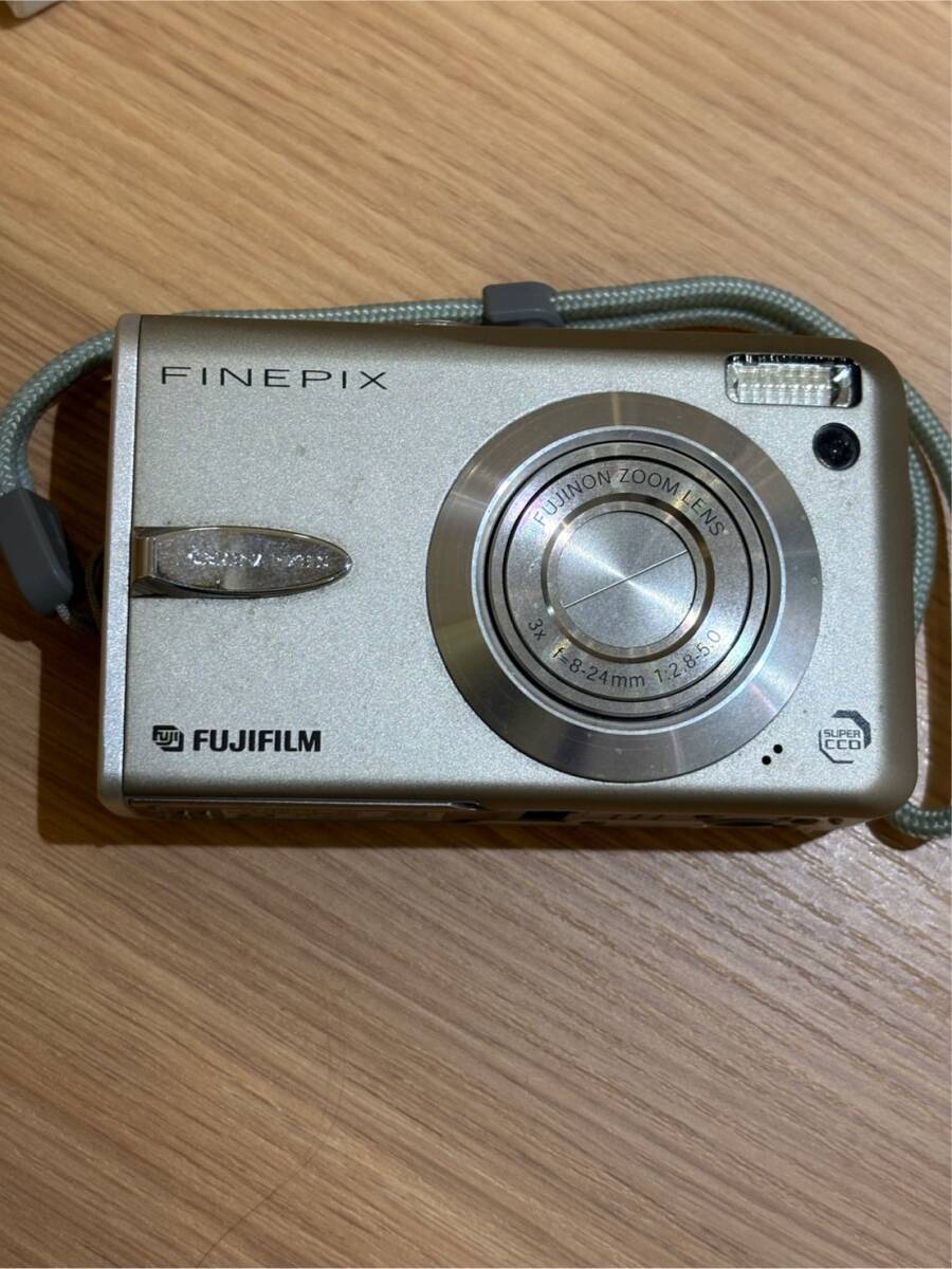 【APS 8704】1円～ FUJIFILM FinePix F30 フジフィルム コンパクト カメラ デジカメ 未使用 付属品あり 現状品_画像5