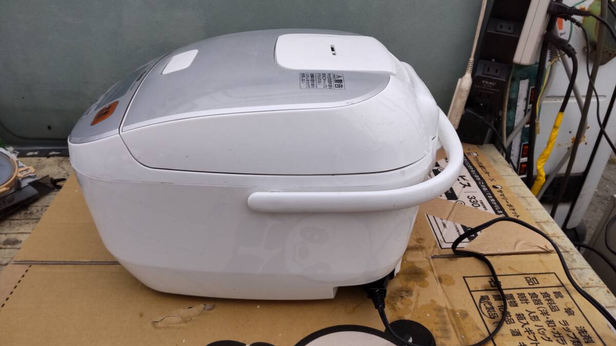 象印 ZOJIRUSHI 炊飯器 黒厚釜 一升 マイコン式 極め炊き ホワイト NL-DA18-WAの画像5