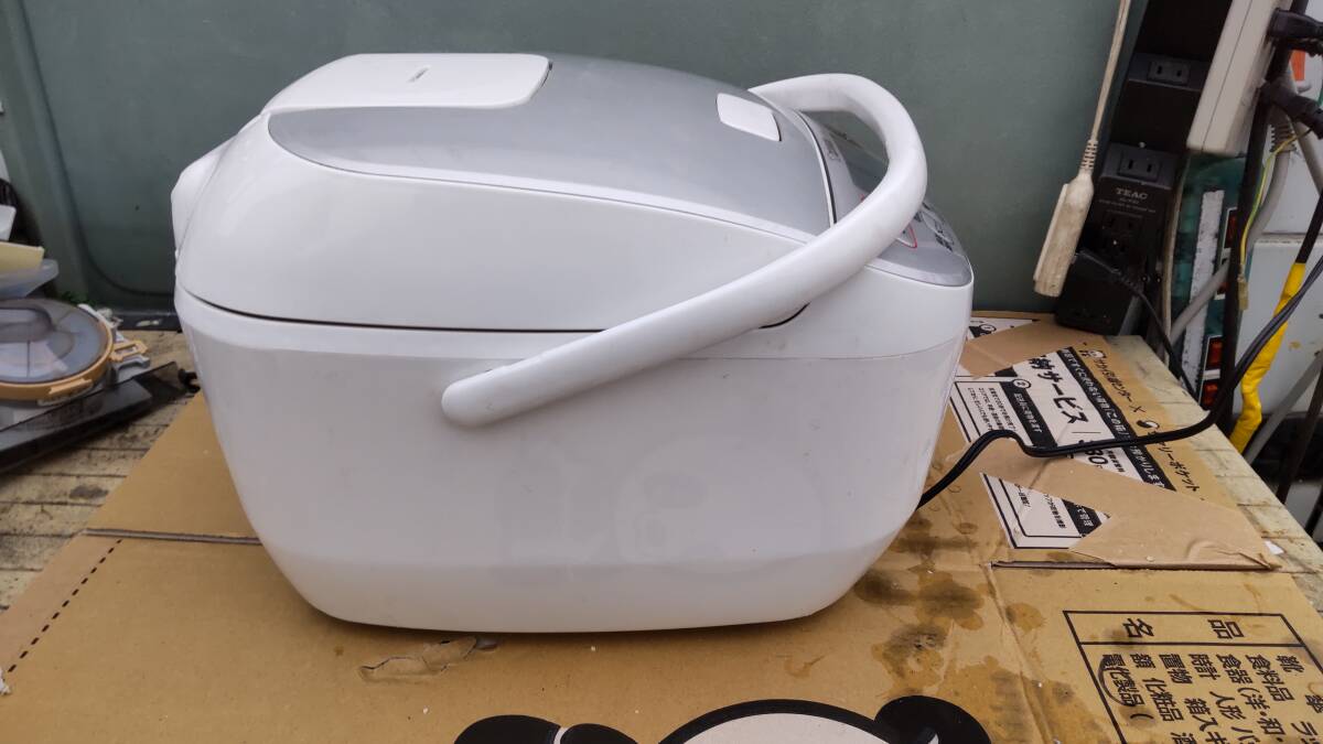 象印 ZOJIRUSHI 炊飯器 黒厚釜 一升 マイコン式 極め炊き ホワイト NL-DA18-WAの画像7