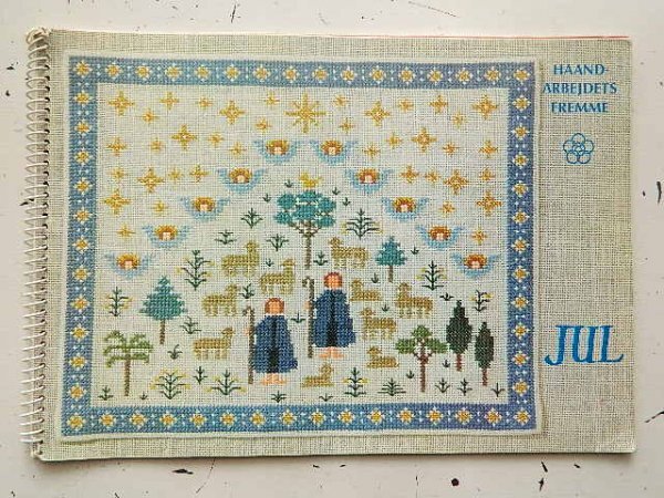 ◆デンマーク 刺繍 図案 フレメ JUL 1972年 クリスマス クロスステッチ図案集 北欧 アドベントカレンダー 天使 トムテ エルフ 猫　_画像2