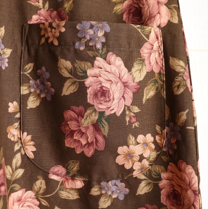 ローズ柄 襟リブ ワンピース 綿100％ ポケット付き ブラウン 薔薇 花柄 フラワー 大きいサイズ ハンドメイドの画像10