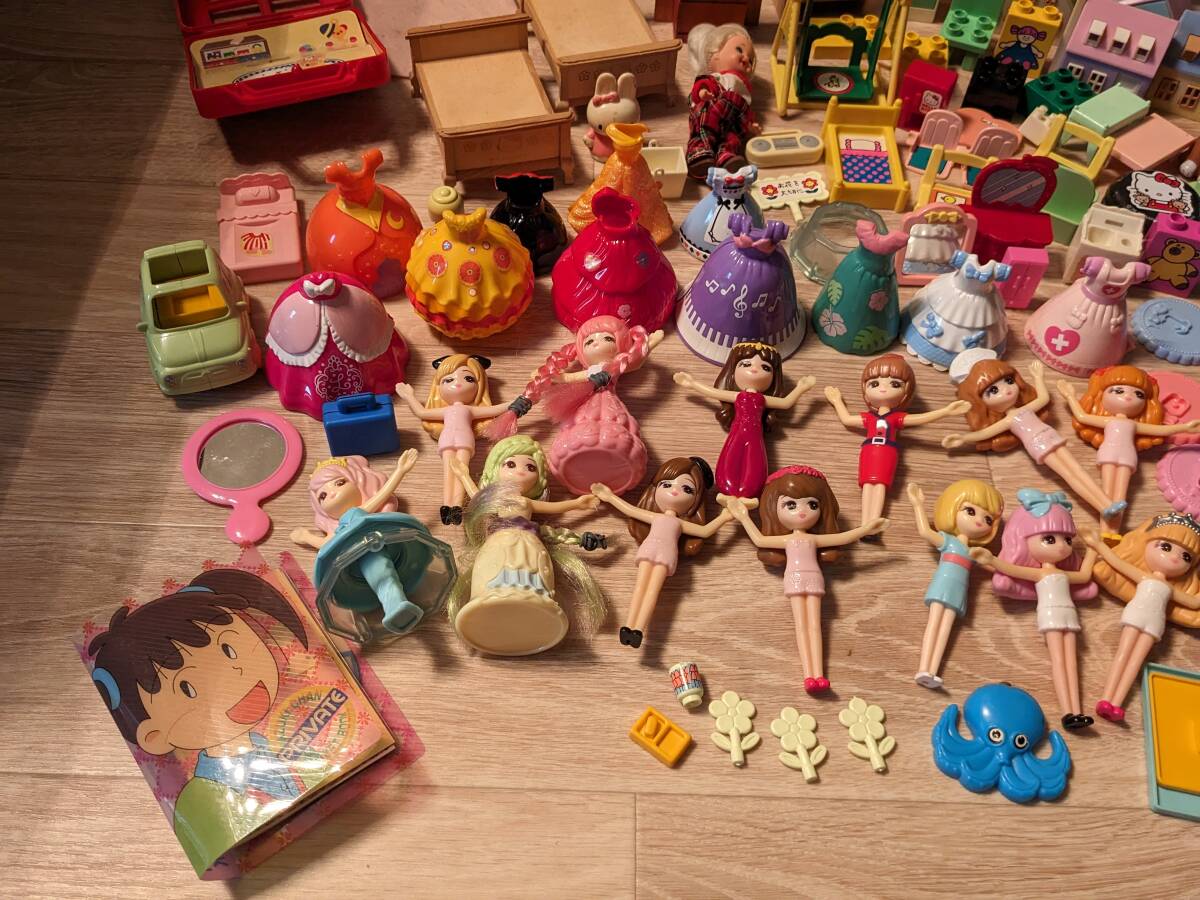 女の子向けおもちゃ たくさん まとめて ジャンク品 人形・家具・雑貨・レゴブロック・おままごと・ハローキティ等々… 1円スタートの画像5