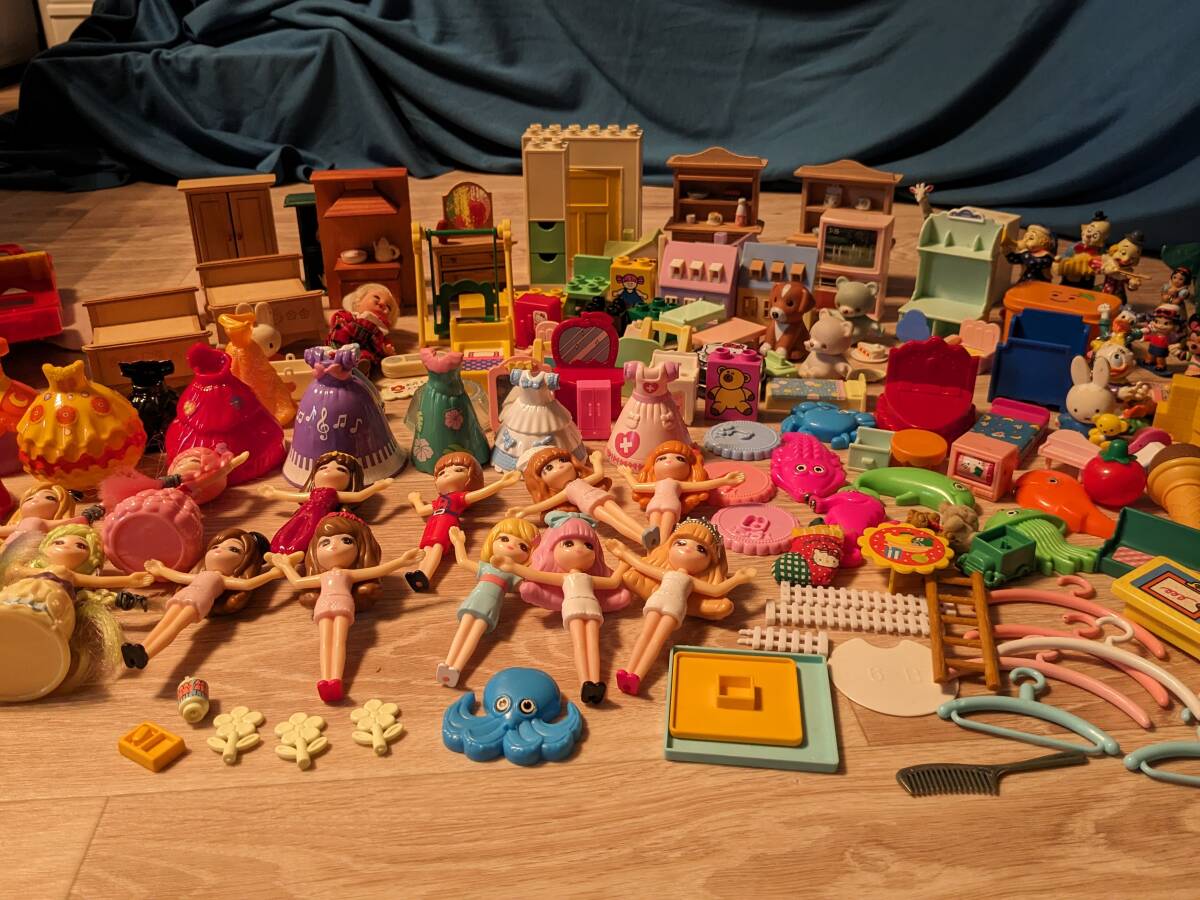 女の子向けおもちゃ たくさん まとめて ジャンク品 人形・家具・雑貨・レゴブロック・おままごと・ハローキティ等々… 1円スタートの画像9
