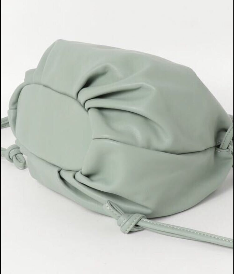 未使用　ダイアナ　ハンドバッグ 可愛い　くすみカラー　グリーン　編みハンドル　巾着バッグ　鞄_画像6