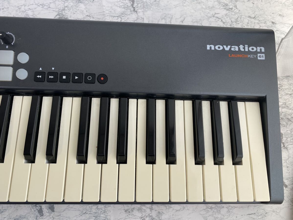 j608k NOVATION LAUNCHKEY61 MIDIキーボード 61鍵盤 ノベーション 通電のみ確認の画像3