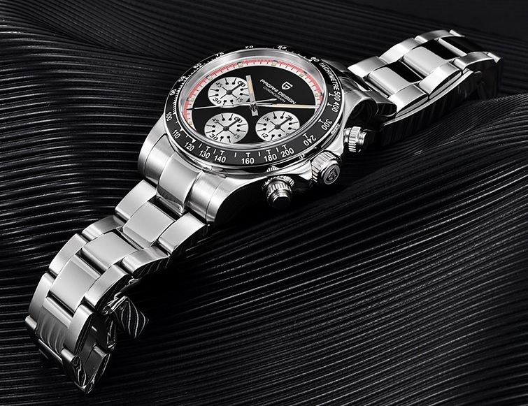 デイトナポールニューマンの様な黒文字盤の腕時計