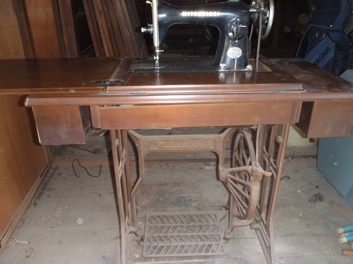  Showa era. antique stepping sewing machine 