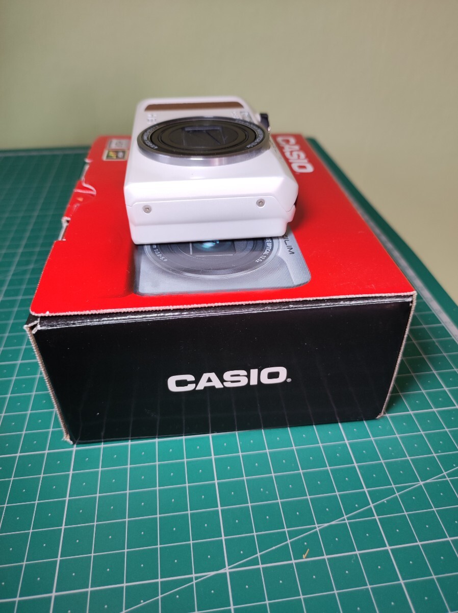 CASIO EXILIM EX-ZR400 白 コンパクトデジタルカメラ HDR ハイスピード対応