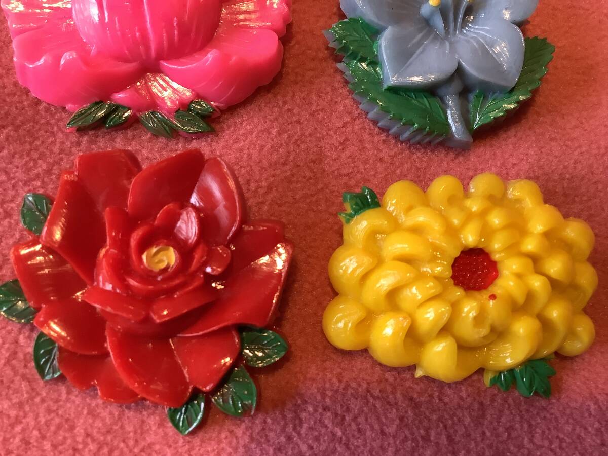 昭和レトロ 駄菓子屋おもちゃ お花のブローチ4個セット プラスチックの画像3