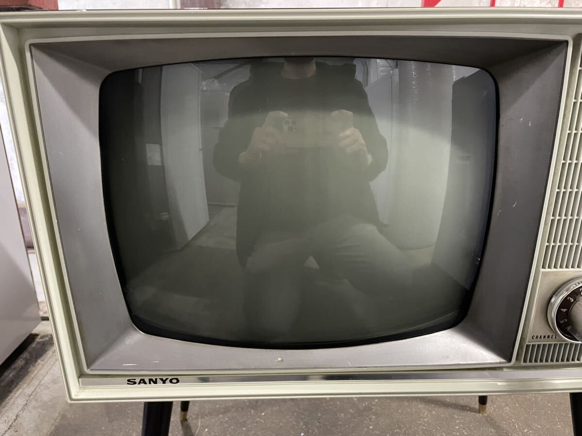 【ジャンク】SANYO 三洋電機 脚付真空管テレビ 16-S7 昭和レトロ 旧家蔵出し アンティーク の画像3