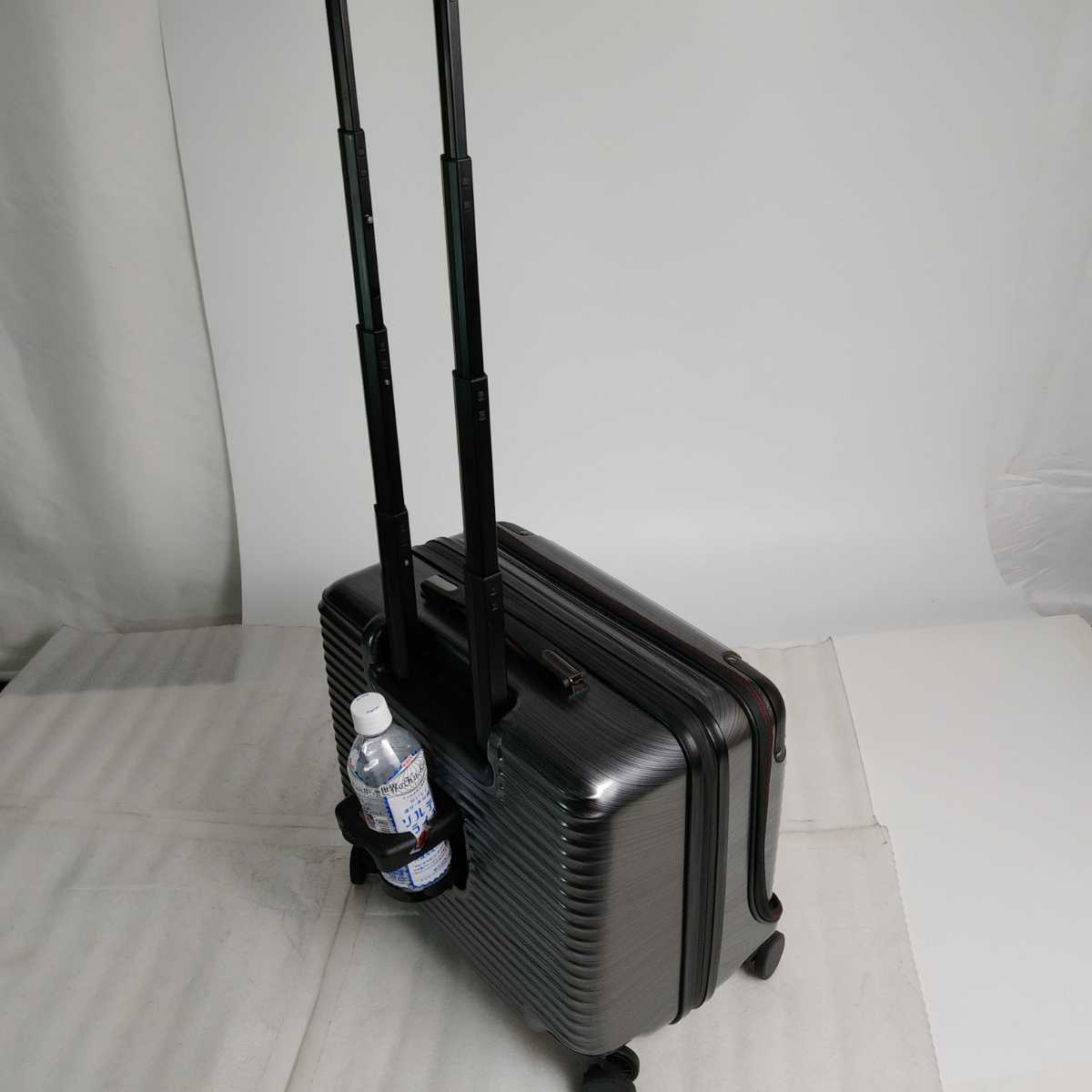 ス68 Sサイズ 横型 フロントオープン スーツケース 機内持ち込み 止水ファスナー USB カップホルダー スクラッチガンメタの画像4