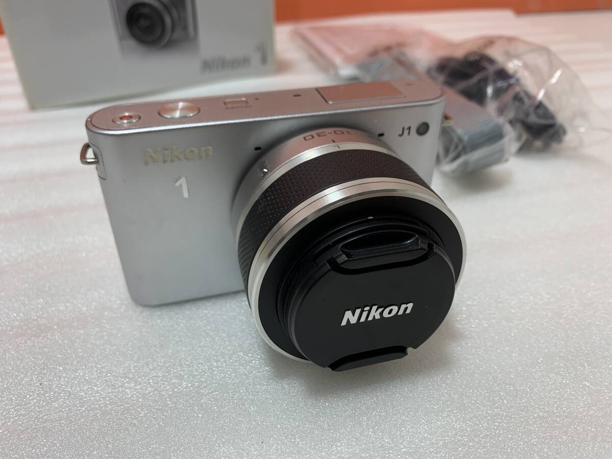 103◆Nikon 1 J1 1 NIKKOR 10-30ｍｍ 1：3.5-5.6 ＶＲ シルバー ミラーレス一眼カメラ レンズ交換式 説明書・箱有 写真追加有◆C1