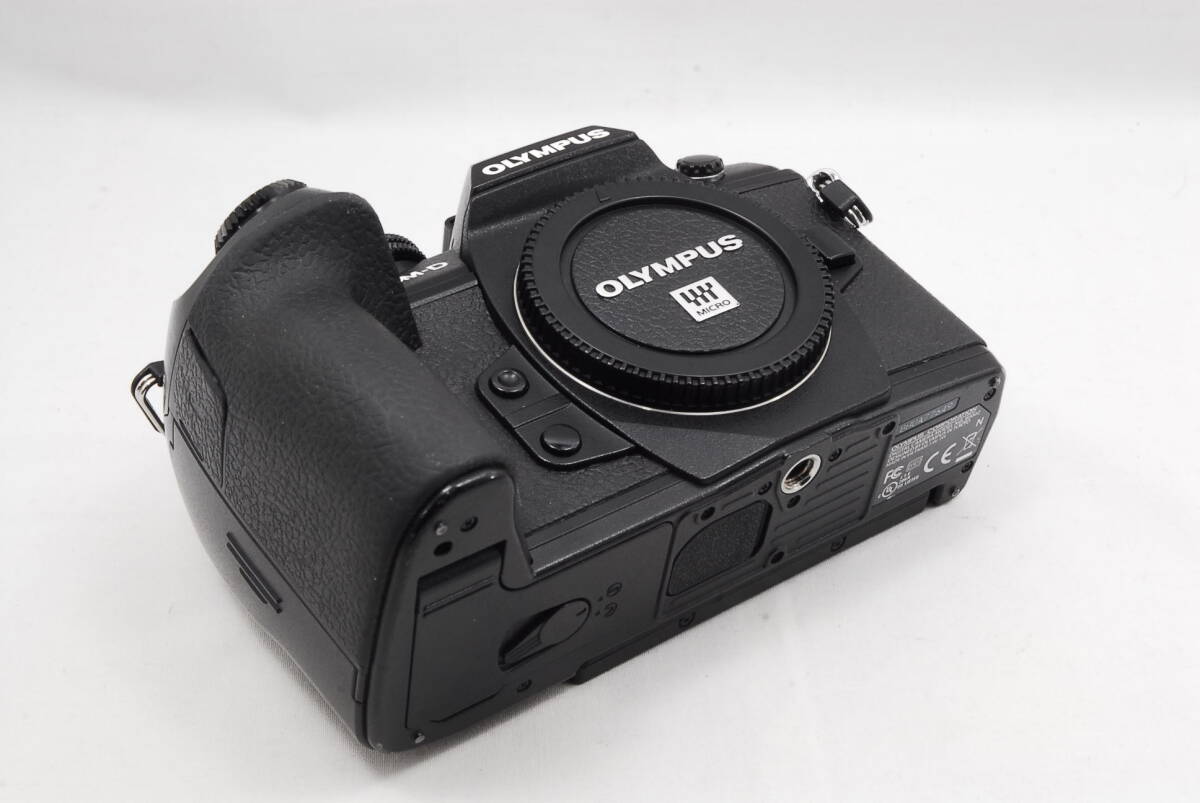 ★美品★ 即決 格安 OLYMPUS オリンパス OM-D E-M1 Mark II ミラーレス一眼カメラ ボディ ブラック フラッシュ バッテリー２個（R6-183）の画像4