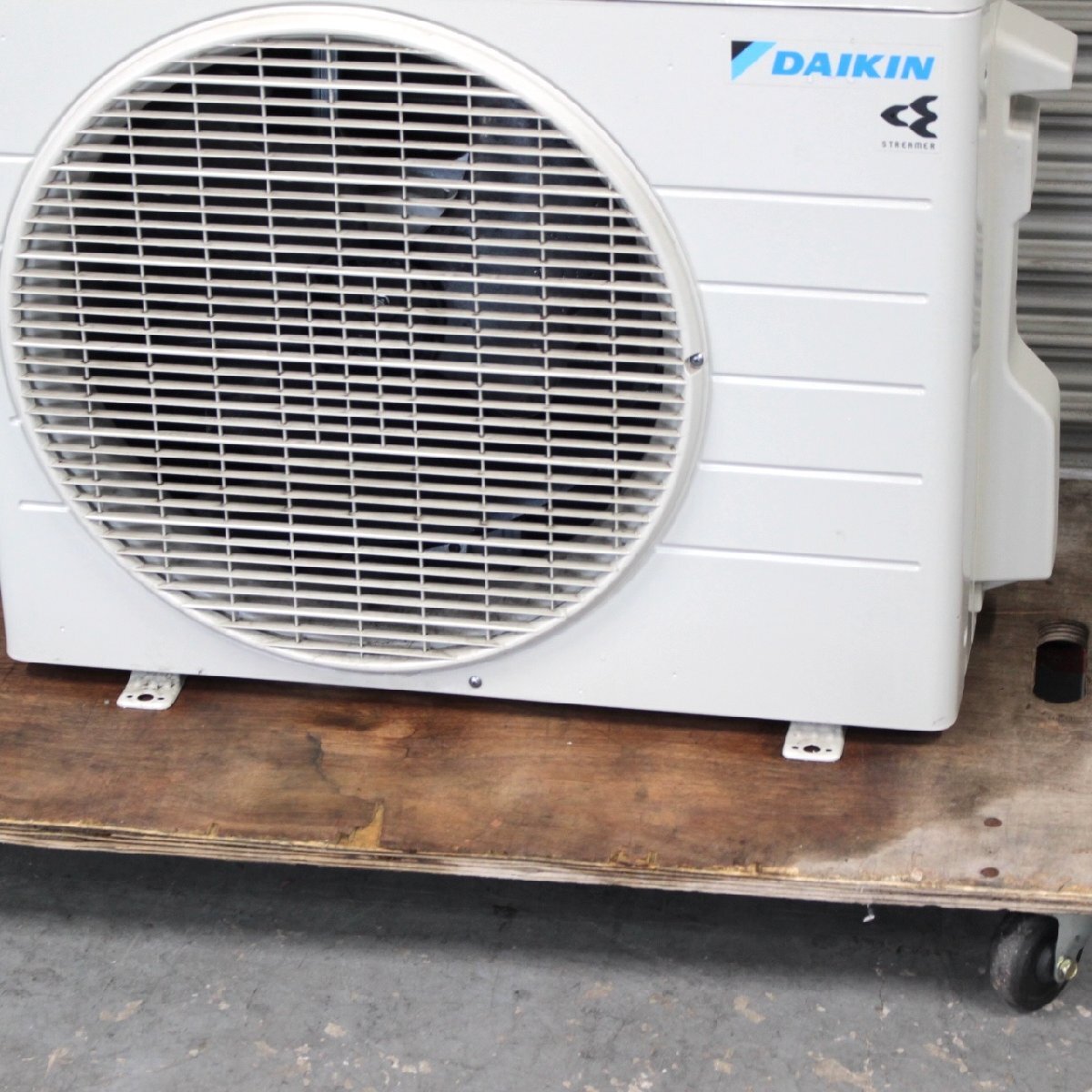 T947) ダイキン 6畳用 2.2kw 単相100V 2021年製 ルームエアコン S22YTES-W ストリーマ搭載 コンパクト DAIKIN 冷房 暖房_画像10